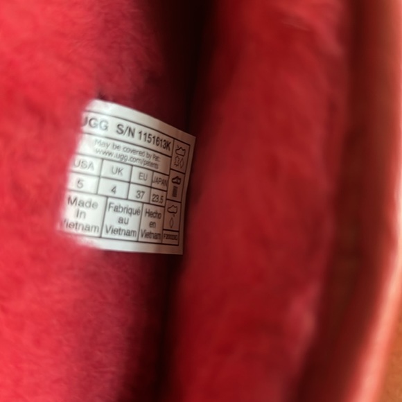 UGG
Girls' Classic II Gel Hearts Boots (Youth) - Picture 4 of 14